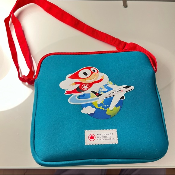 🆕Air Canada Skyriders kid messager bag with 4 surprises - Picture 4 of 8